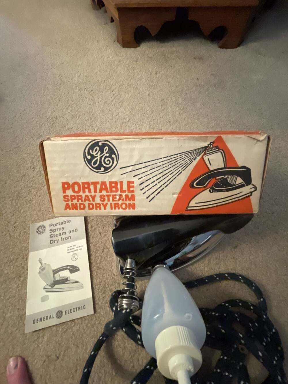 Vintage General Electric GE Portable Spray Steam and Dry Iron Model F47 with Ori - Picture 5 of 6